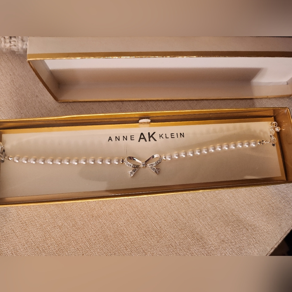 Womens new Anne Klein pearl  bow adjustable link bracelet NWT